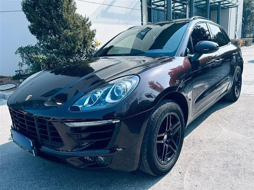 2017 Porsche Macan 2.0T 252HP L4 7DCT