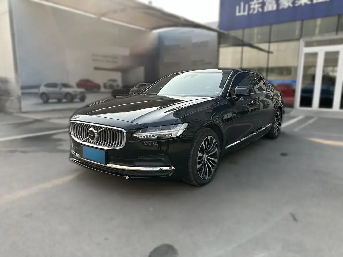 2023 Volvo S90 2.0T 250HP L4 8AT