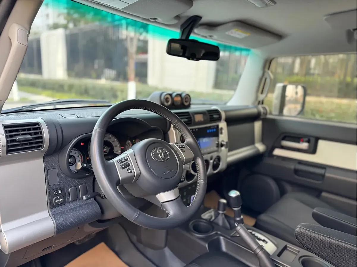 2013 Toyota FJ Cruiser 4.0L 272HP V6 5AT,autocango,china used car exporter,china ev exporter,chinese used car exporter,chinese used ev exporter