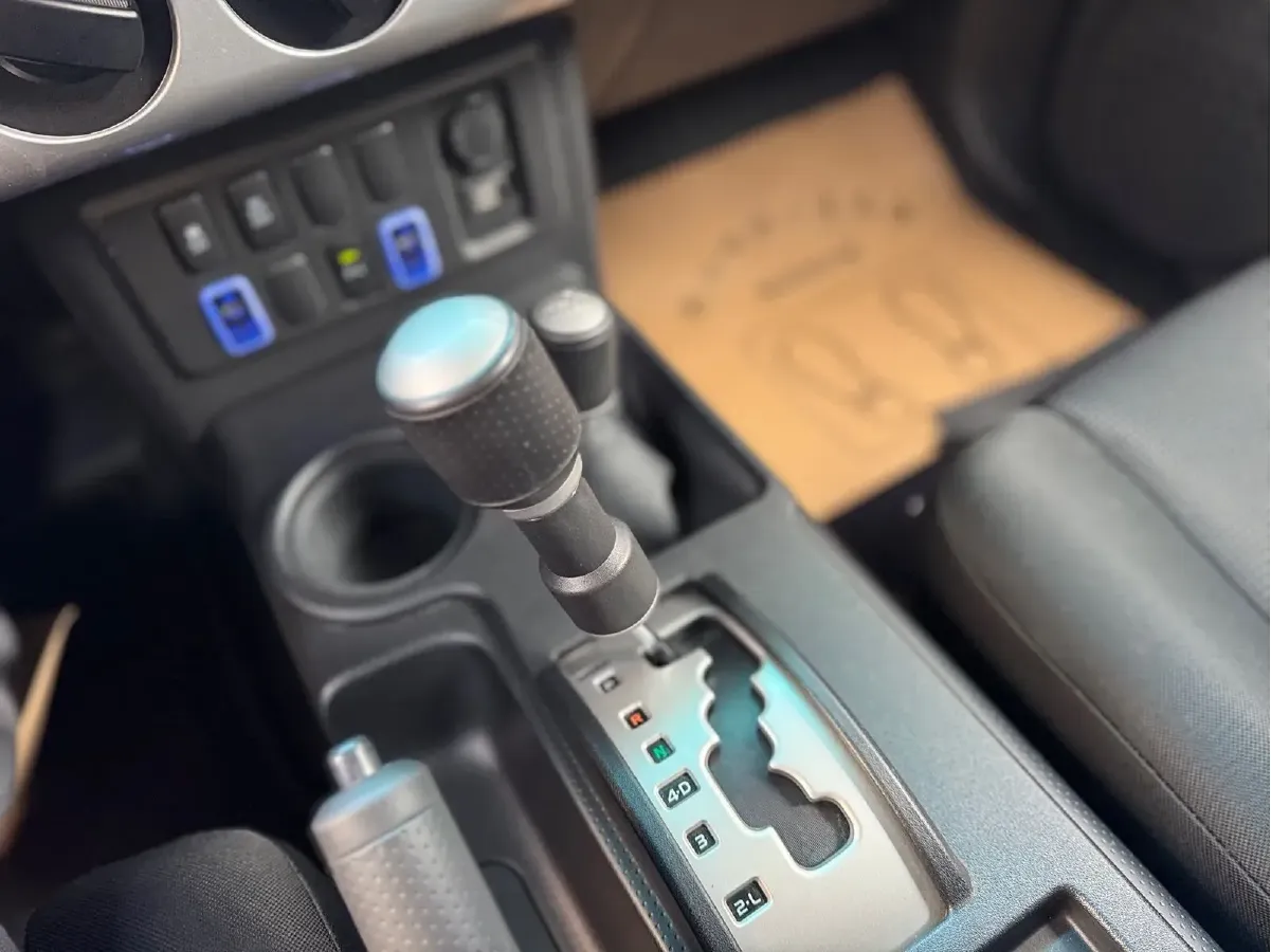 2013 Toyota FJ Cruiser 4.0L 272HP V6 5AT,autocango,china used car exporter,china ev exporter,chinese used car exporter,chinese used ev exporter