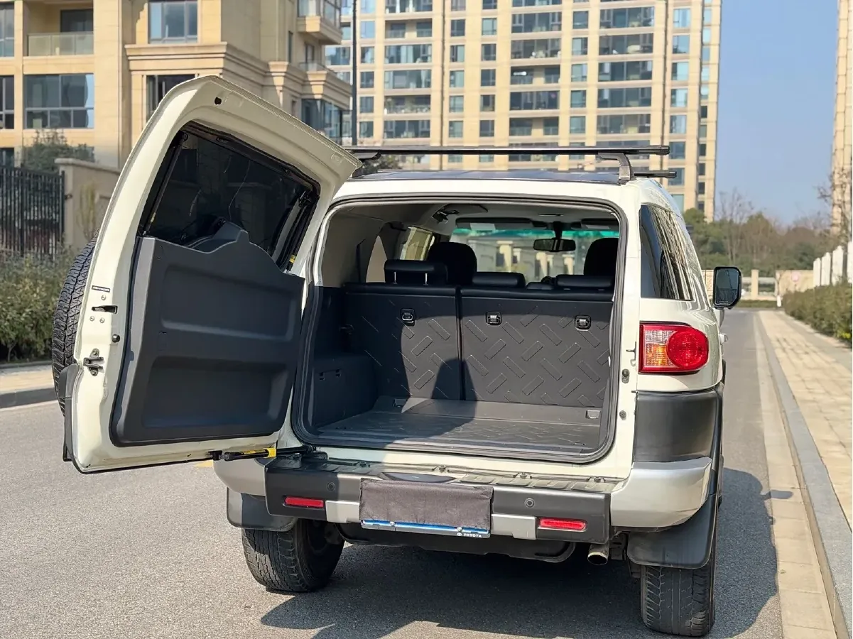 2013 Toyota FJ Cruiser 4.0L 272HP V6 5AT,autocango,china used car exporter,china ev exporter,chinese used car exporter,chinese used ev exporter