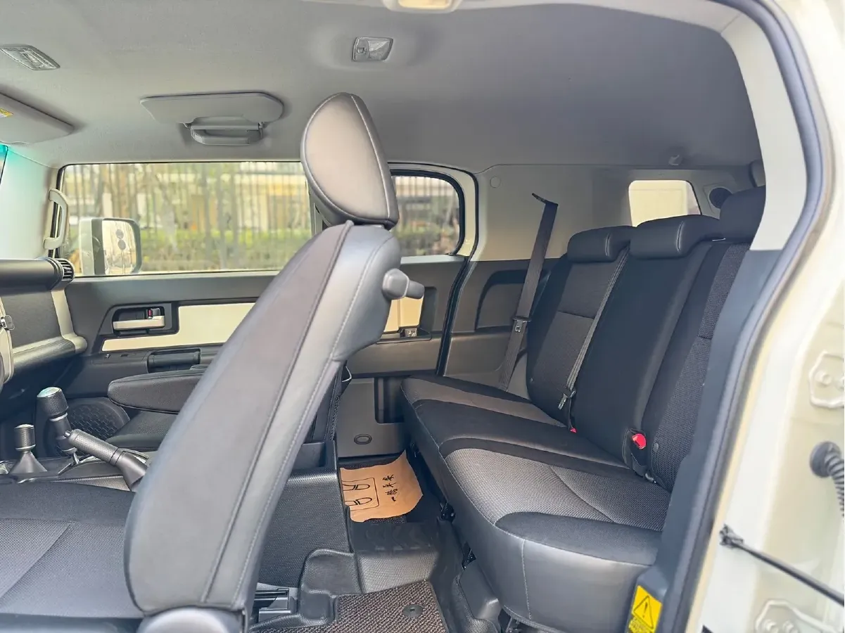 2013 Toyota FJ Cruiser 4.0L 272HP V6 5AT,autocango,china used car exporter,china ev exporter,chinese used car exporter,chinese used ev exporter