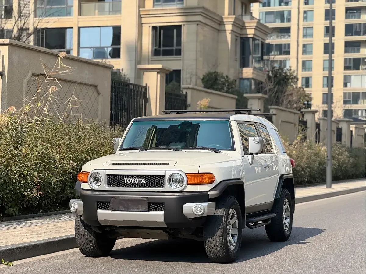 2013 Toyota FJ Cruiser 4.0L 272HP V6 5AT