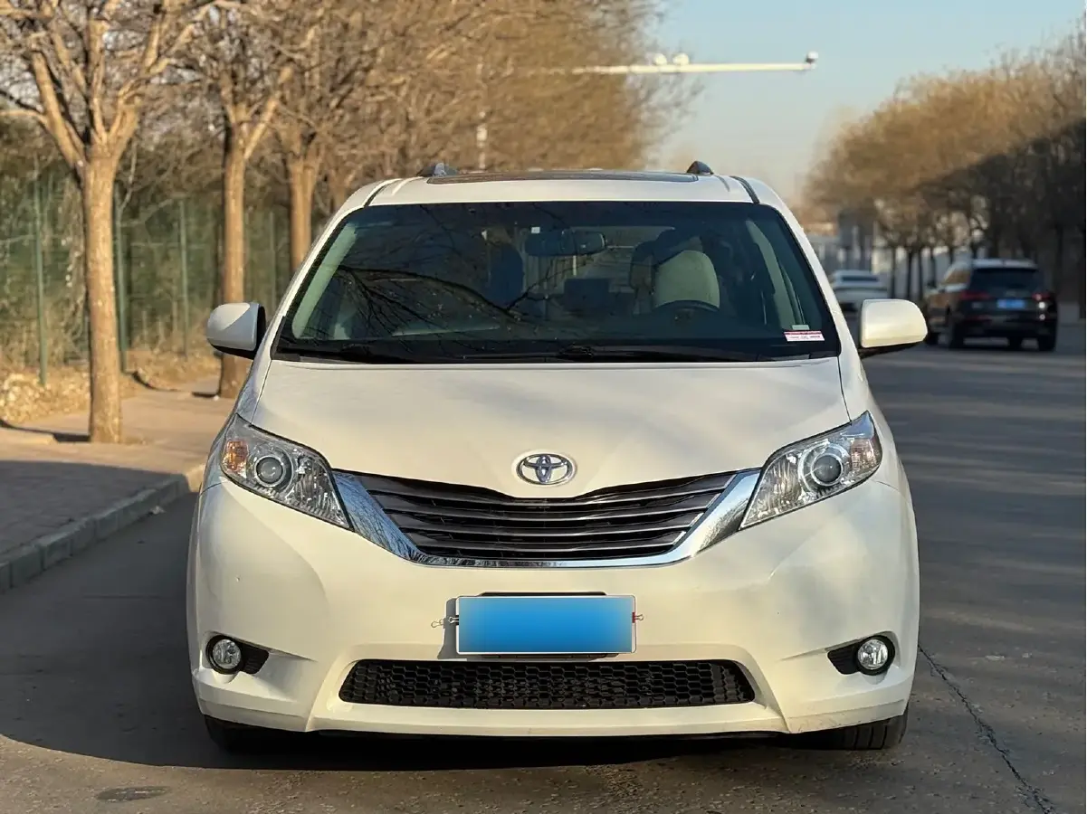 2015 Toyota Sienna 3.5L 269HP V6 6AT