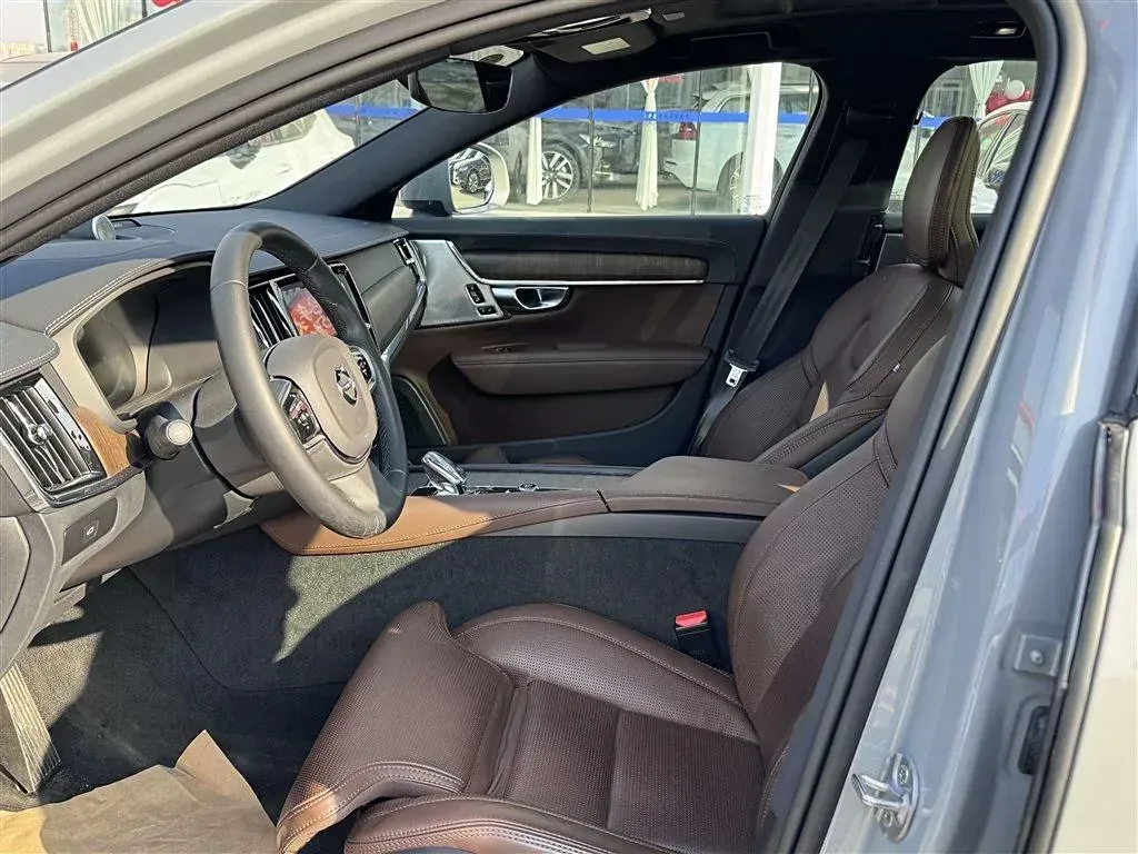 2024 Volvo V90 2.0T 250HP L4 8AT,autocango,china used car exporter,china ev exporter,chinese used car exporter,chinese used ev exporter