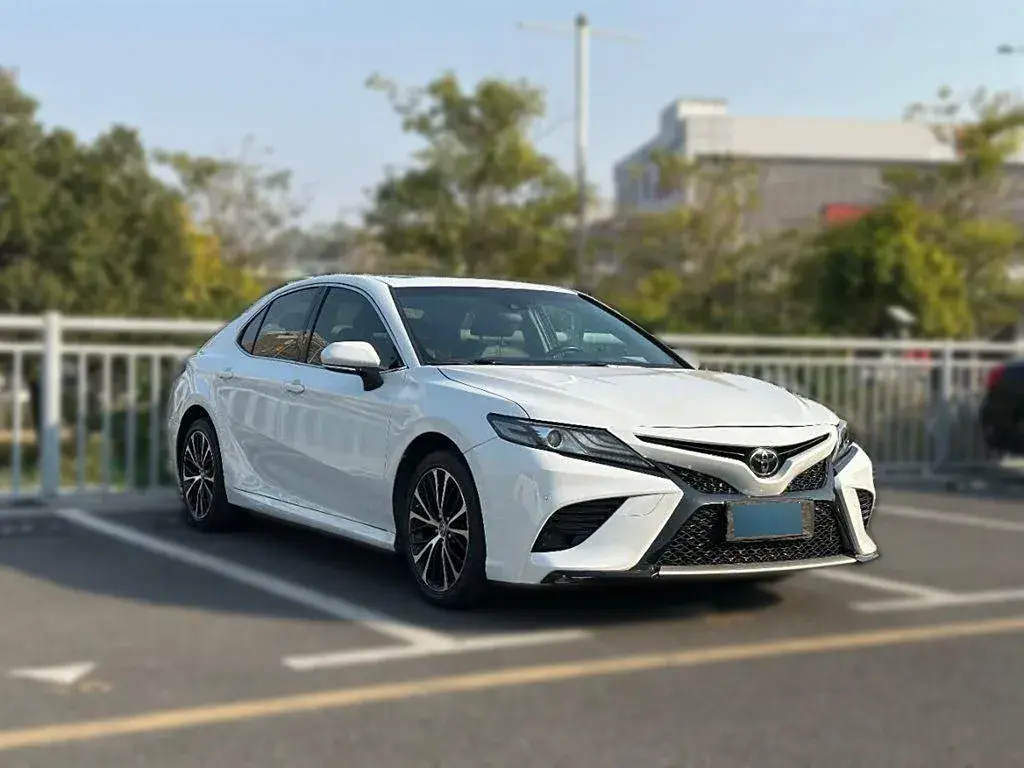 2019 Toyota Camry 2.5L 209HP L4 8AT