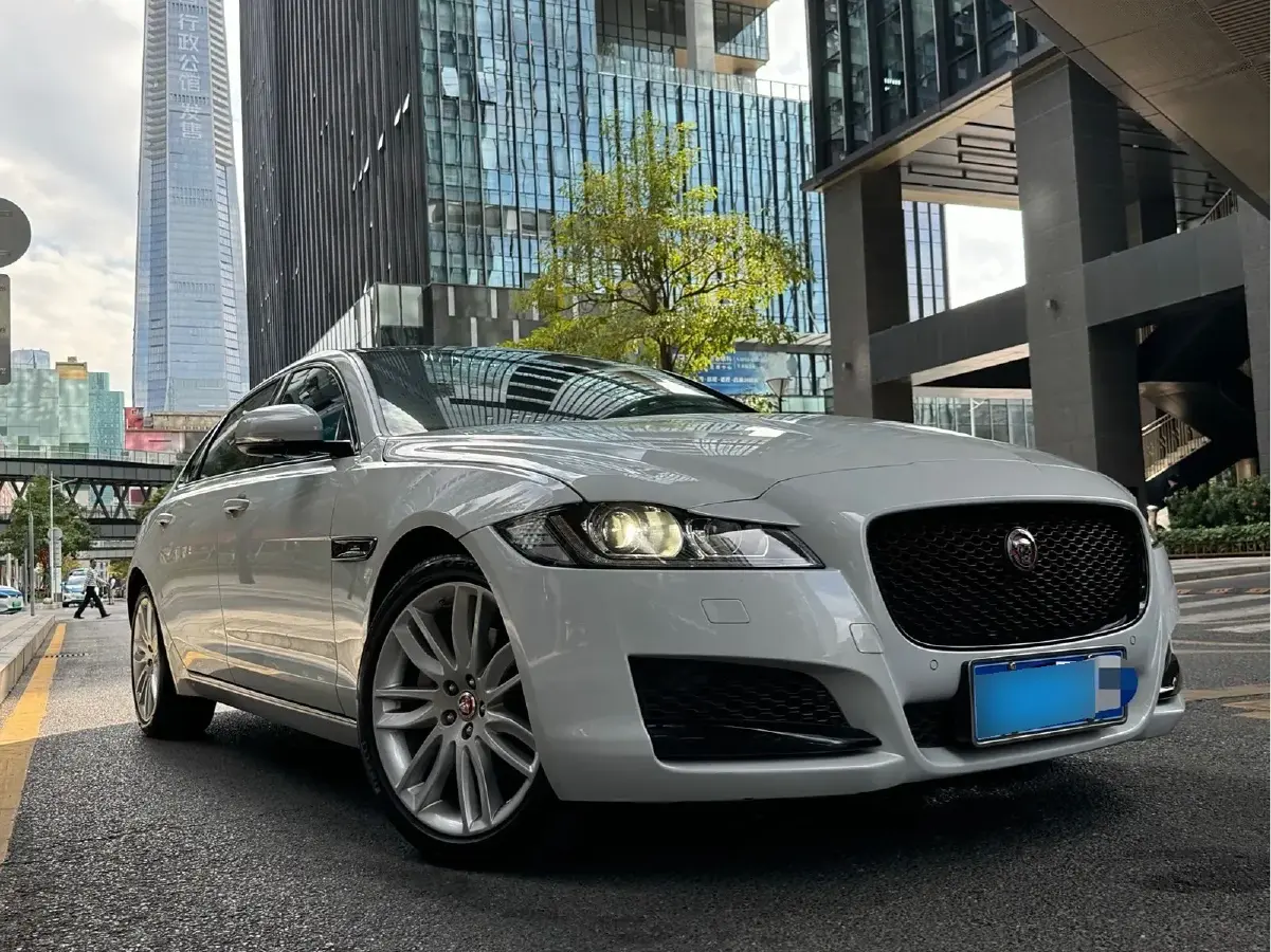 2020 Jaguar XFL 2.0T 200HP L4 8AT