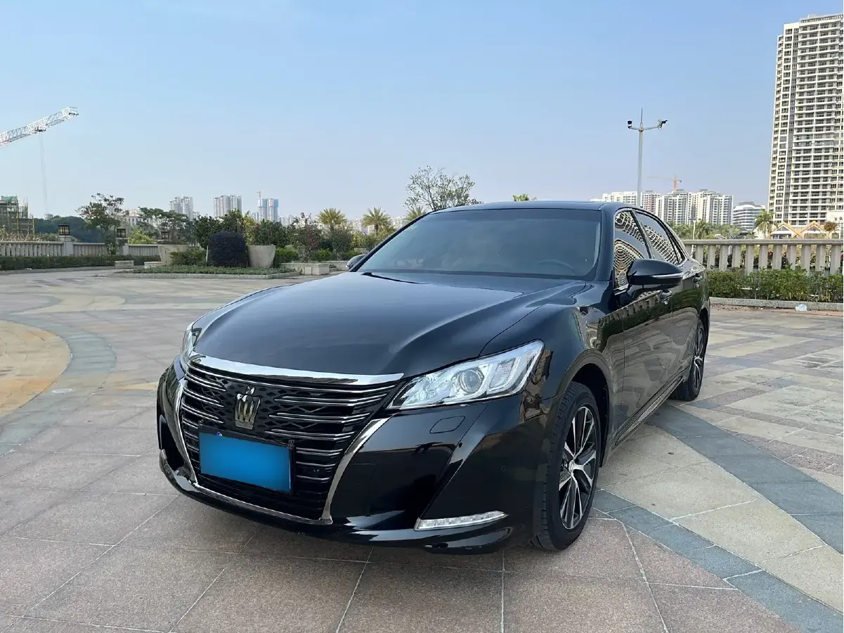 2018 Toyota Crown 2.0T 235HP L4 8AT