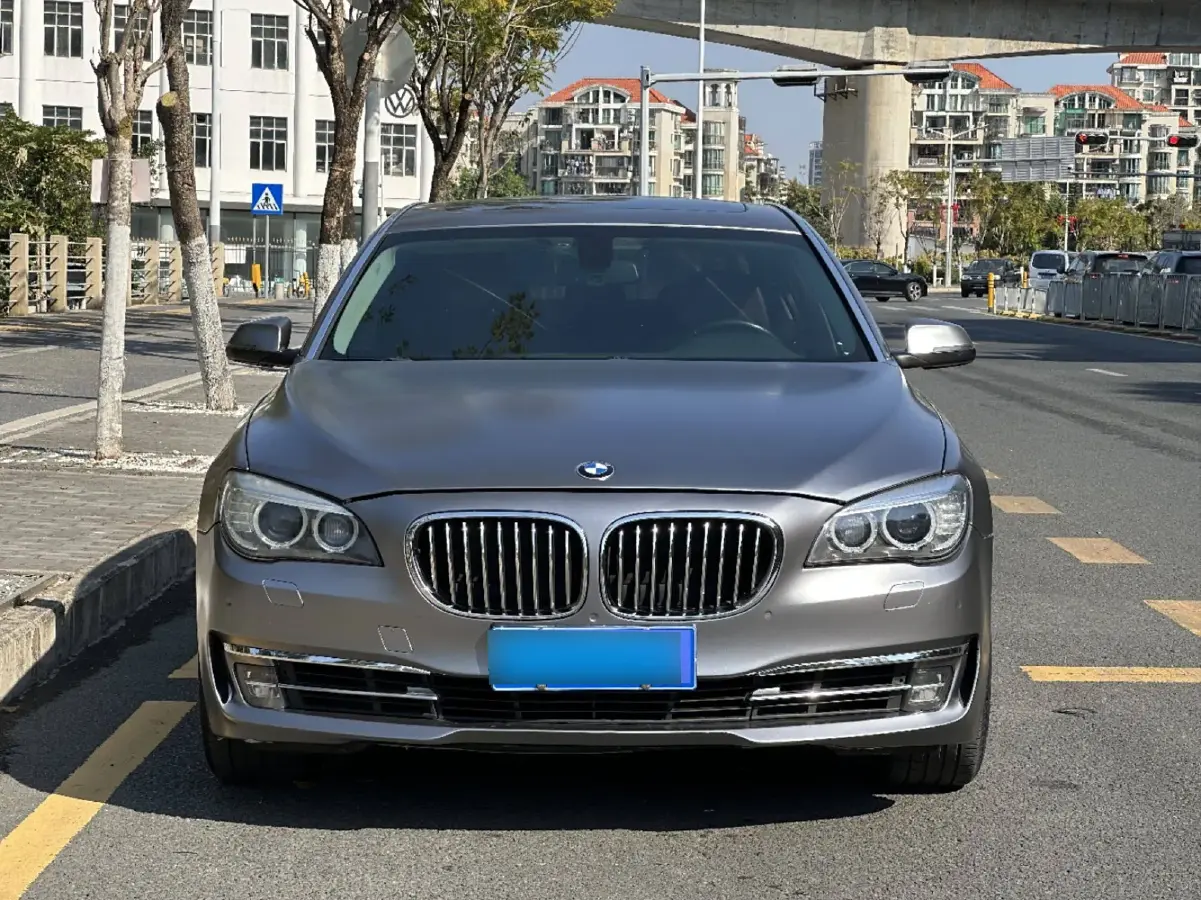 2013 BMW 7 Series 3.0L 258HP L6 8AT