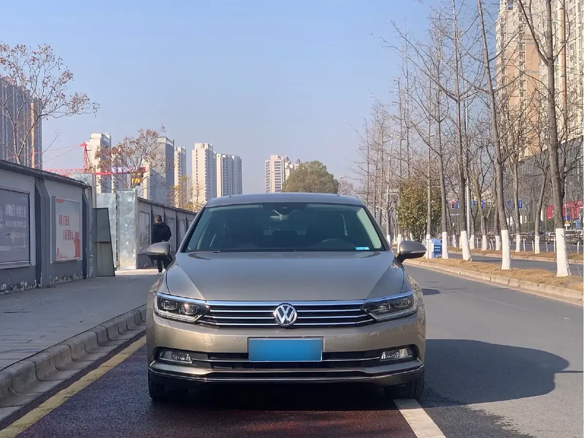 2017 Volkswagen Magotan 2.0T 220HP L4 7DCT