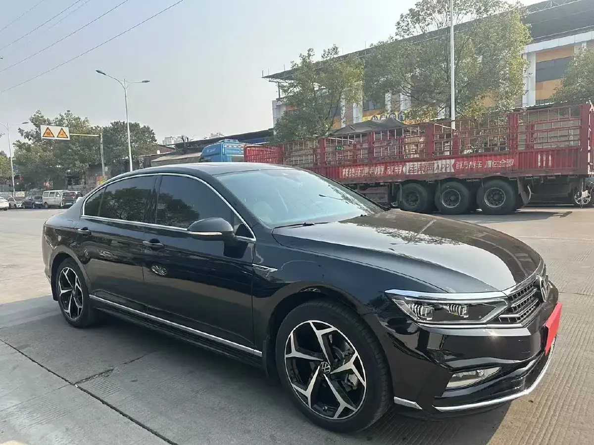 2023 Volkswagen Magotan 2.0T 220HP L4 7DCT