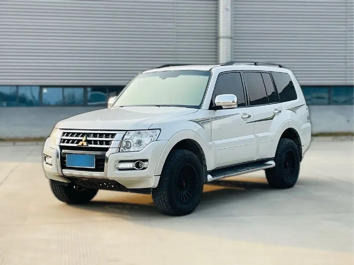 2015 Mitsubishi Pajero 3.0L 177HP V6 5AT