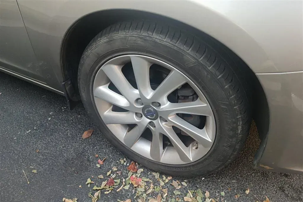 2015 Volvo V60 2.0T 245HP L4 8AT,autocango,china used car exporter,china ev exporter,chinese used car exporter,chinese used ev exporter