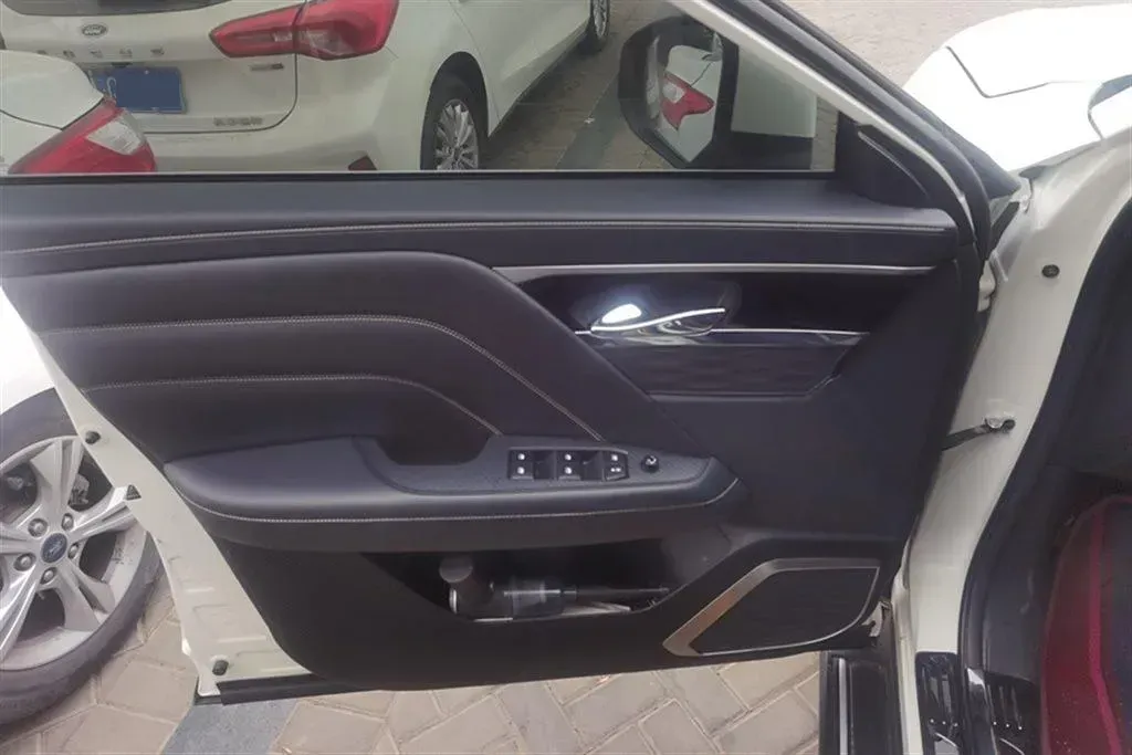 2021 Venucia Star 1.5T 190HP L4 7DCT,autocango,china used car exporter,china ev exporter,chinese used car exporter,chinese used ev exporter