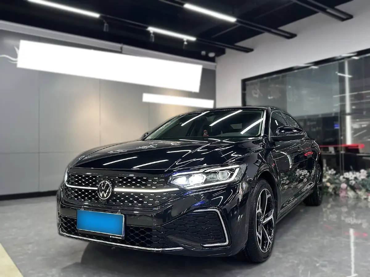 2023 Volkswagen Passat 2.0T 186HP L4 7DCT