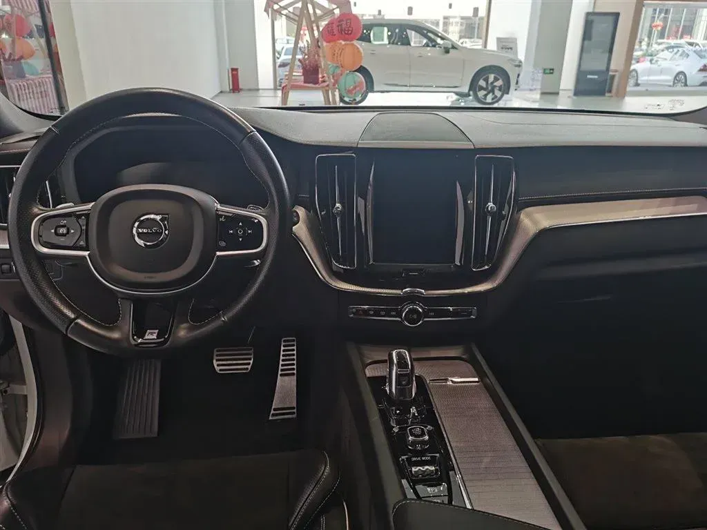 2019 Volvo XC60 PHEV 2.0T 320HP L4 8AT PHEV 10.1KWH,autocango,china used car exporter,china ev exporter,chinese used car exporter,chinese used ev exporter