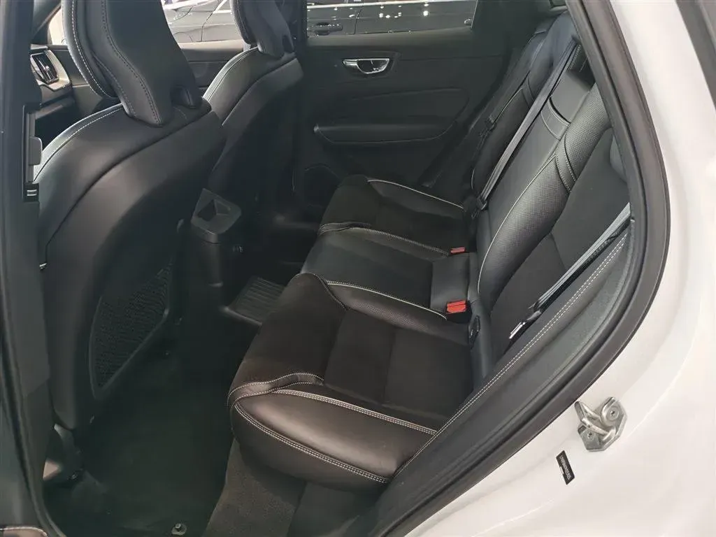 2019 Volvo XC60 PHEV 2.0T 320HP L4 8AT PHEV 10.1KWH,autocango,china used car exporter,china ev exporter,chinese used car exporter,chinese used ev exporter