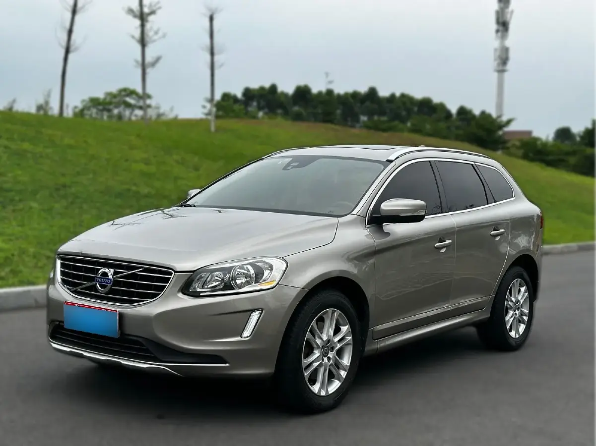 2015 Volvo XC60 2.0T 245HP L4 8AT