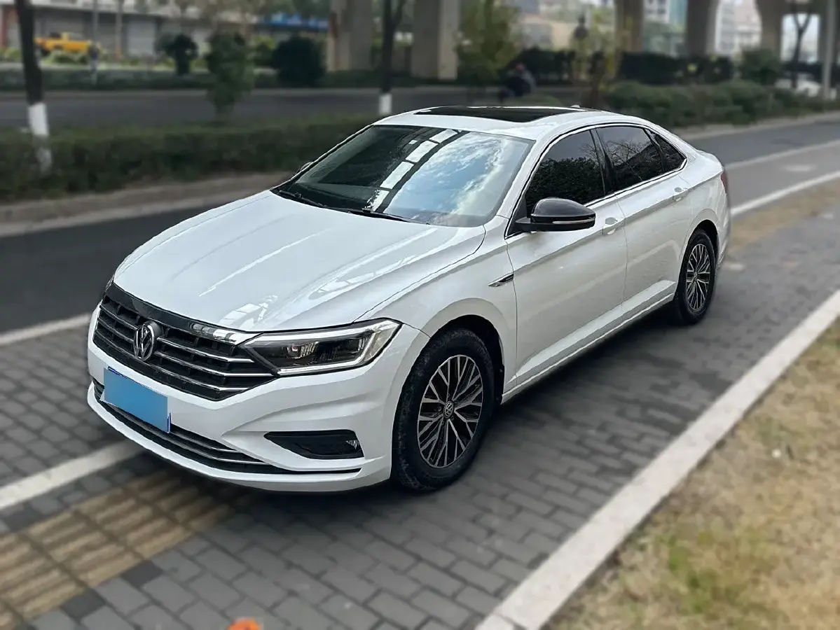 2019 Volkswagen Sagitar 1.2T 116HP L4 7DCT