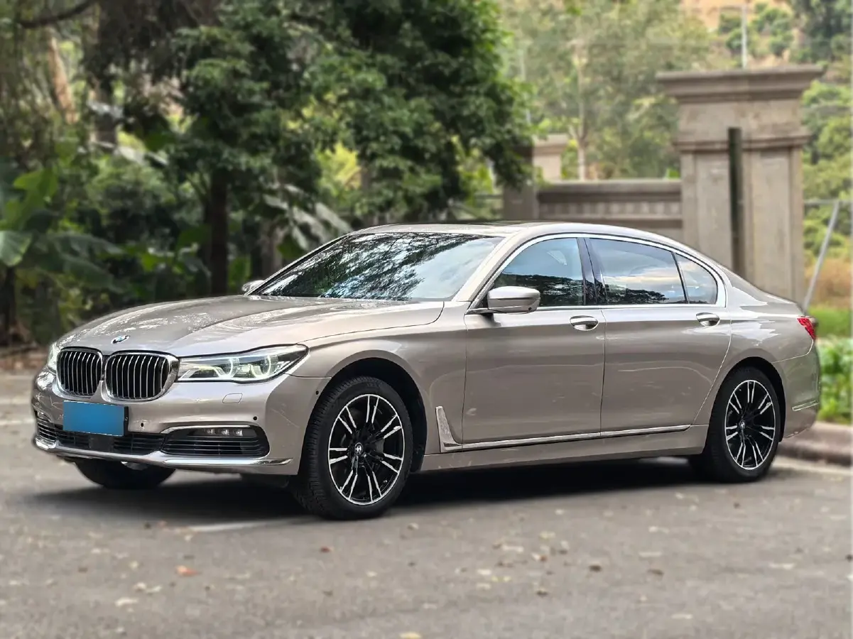 2016 BMW 7 Series 4.4T 449HP V8 8AT