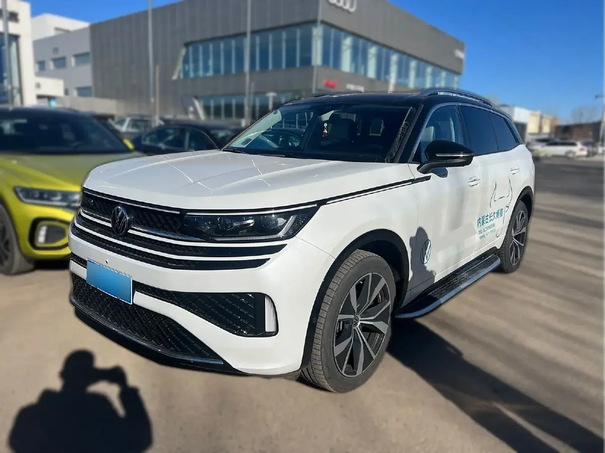 2023 Volkswagen Tavendor 2.0T 220HP L4 7DCT