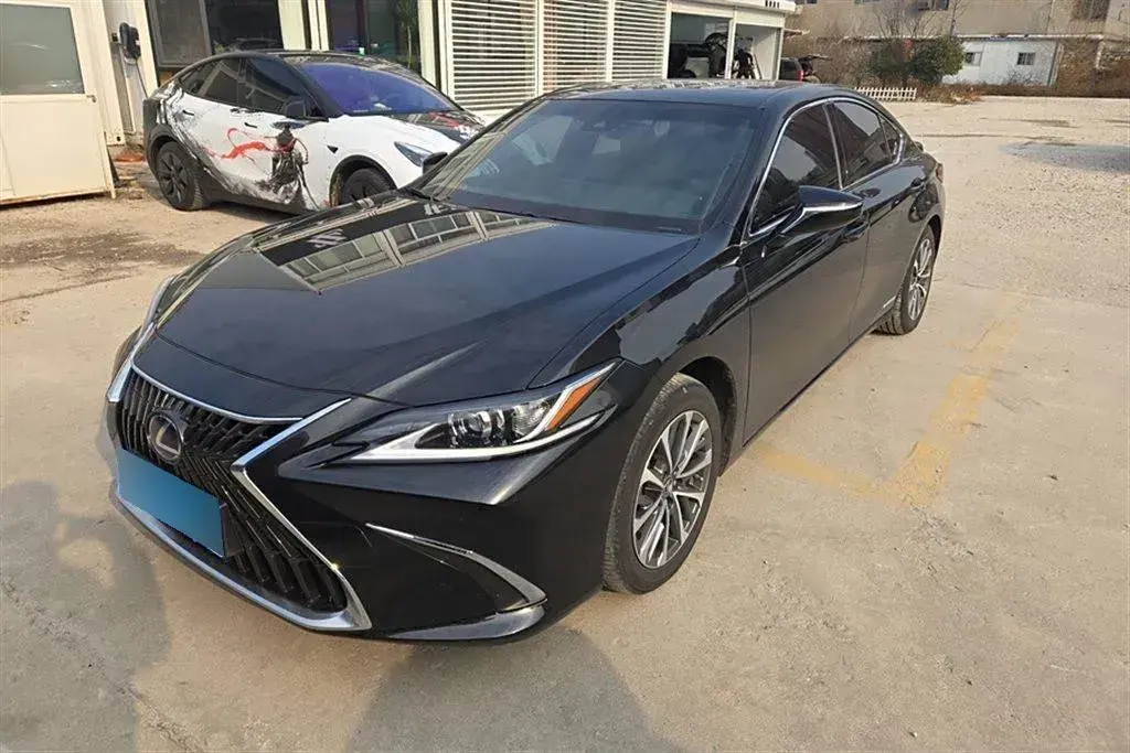 2021 Lexus ES 2.5L 178HP L4 E-CVT Hybrid
