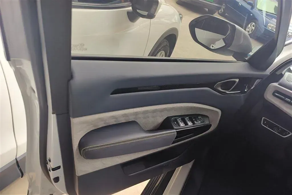 2019 BaoJun RM-5 1.5T 147HP L4 CVT,autocango,china used car exporter,china ev exporter,chinese used car exporter,chinese used ev exporter