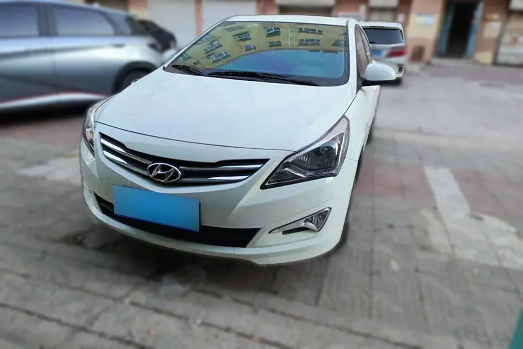 2014 Hyundai Reina 1.4L 107HP L4 5MT