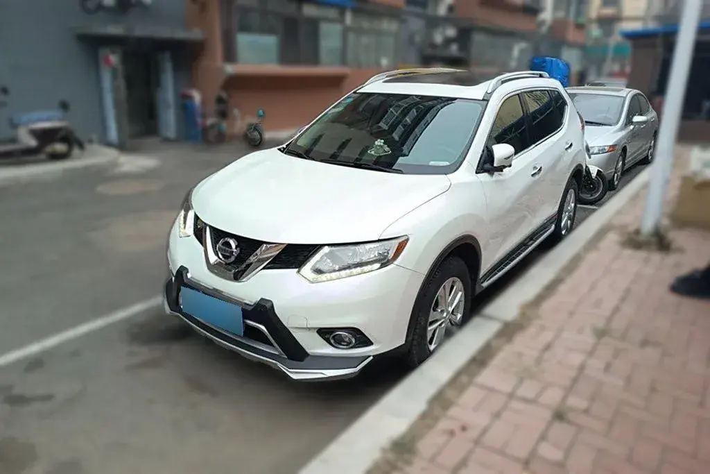 2014 Nissan X-Trail 2.5L 186HP L4 CVT