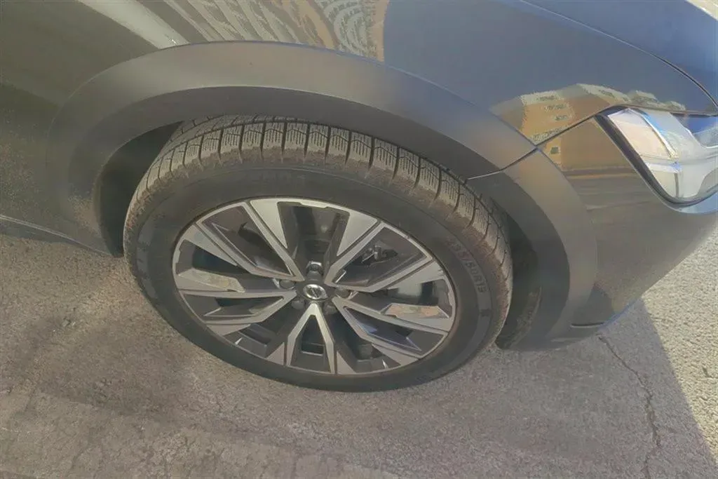 2021 Volvo V90 2.0T 250HP L4 8AT,autocango,china used car exporter,china ev exporter,chinese used car exporter,chinese used ev exporter