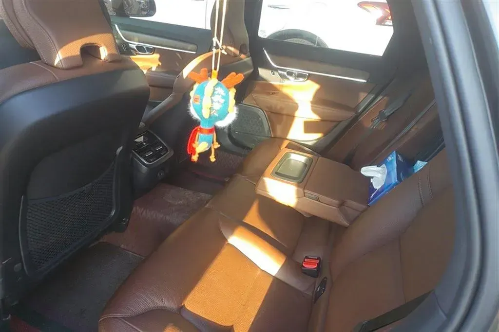 2021 Volvo V90 2.0T 250HP L4 8AT,autocango,china used car exporter,china ev exporter,chinese used car exporter,chinese used ev exporter