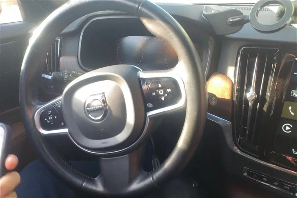 2021 Volvo V90 2.0T 250HP L4 8AT,autocango,china used car exporter,china ev exporter,chinese used car exporter,chinese used ev exporter