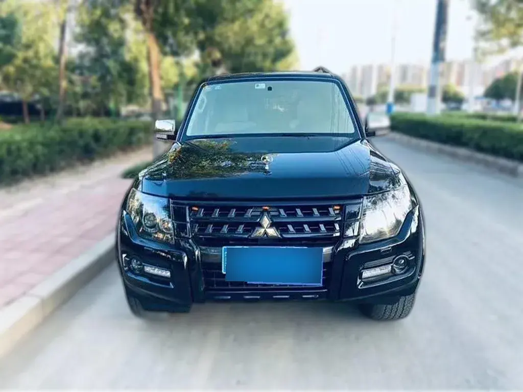2012 Mitsubishi Pajero 3.8L 243HP V6 5AT