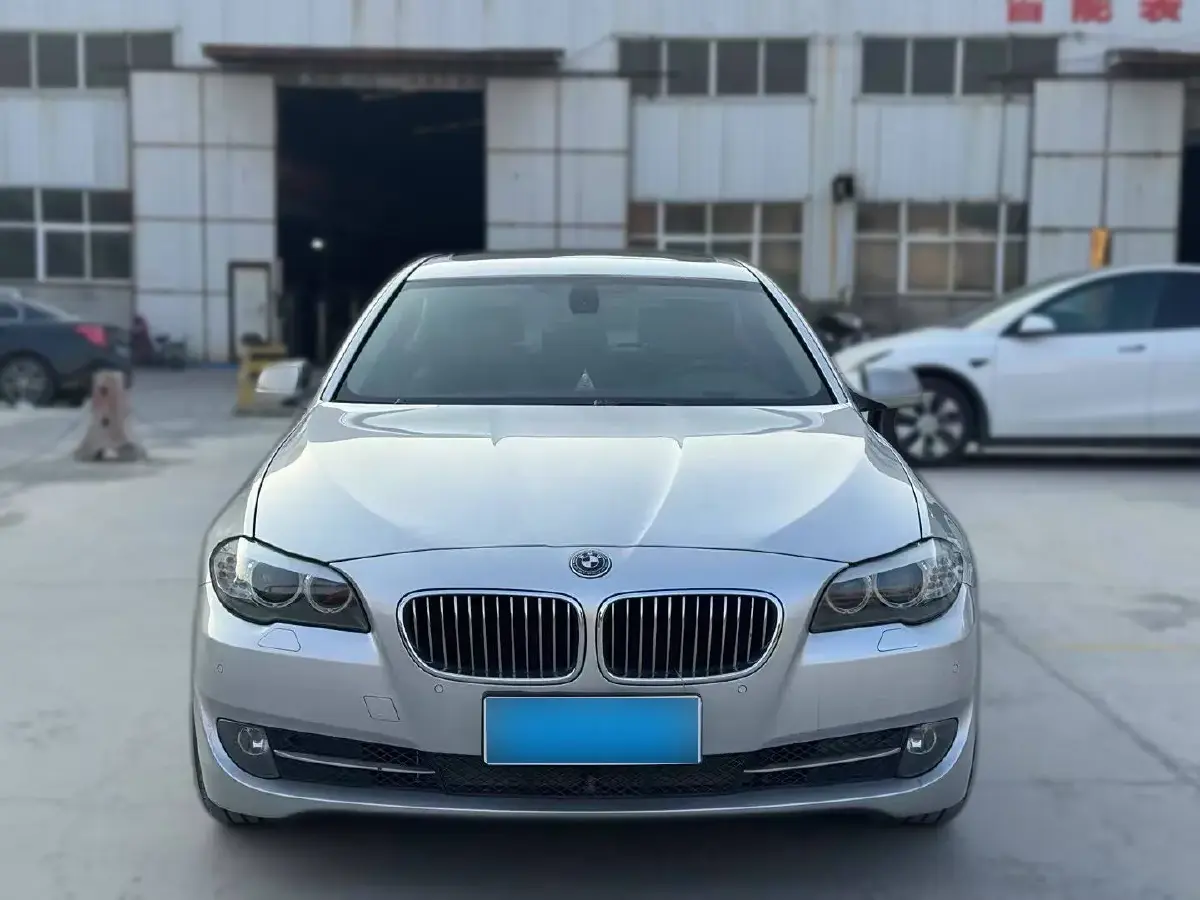 2011 BMW 5 Series 2.5L 204HP L6 8AT