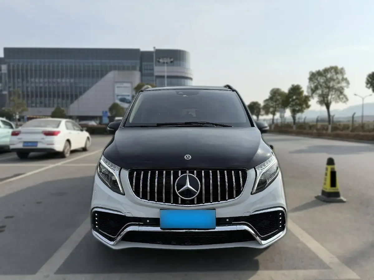 2022 Mercedes-Benz V Class 2.0T 211HP L4 9AT