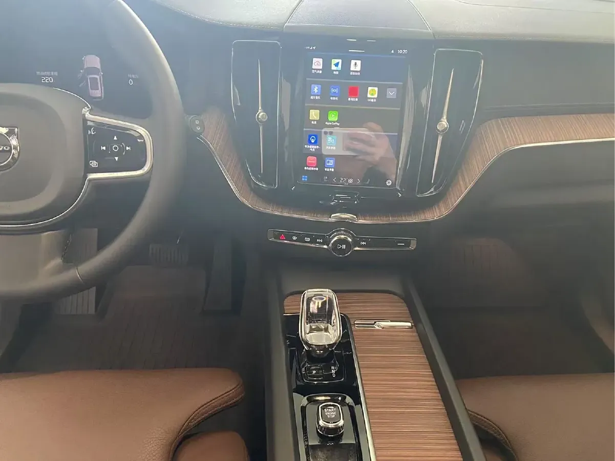 2022 Volvo XC60 PHEV 2.0T 310HP L4 8AT PHEV 18.8KWH,autocango,china used car exporter,china ev exporter,chinese used car exporter,chinese used ev exporter