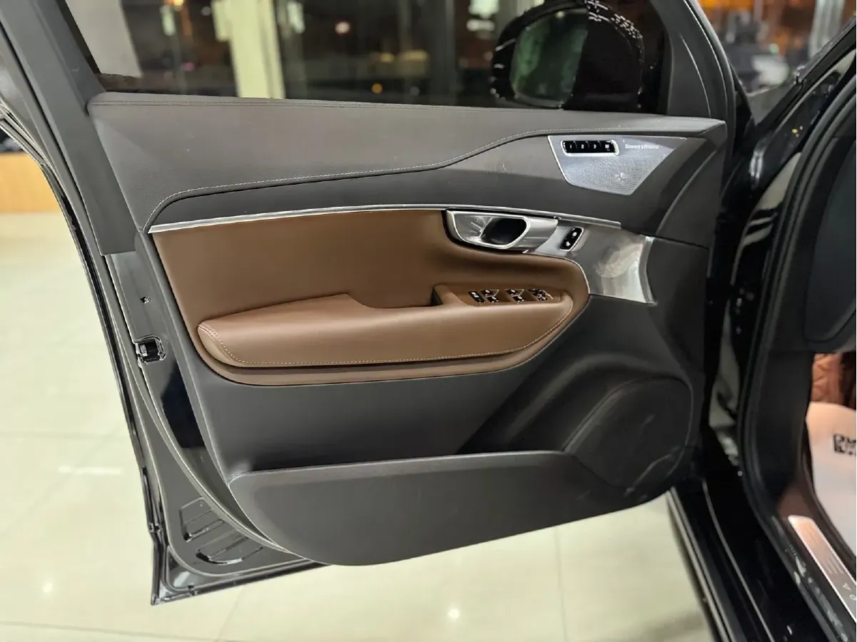 2024 Volvo XC90 2.0T 299HP L4 8AT,autocango,china used car exporter,china ev exporter,chinese used car exporter,chinese used ev exporter