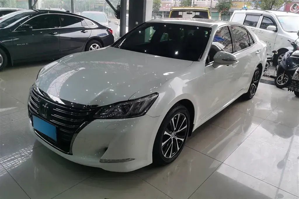 2018 Toyota Crown 2.0T 235HP L4 8AT