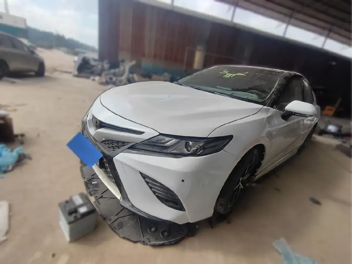 2021 Toyota Camry 2.5L 209HP L4 8AT