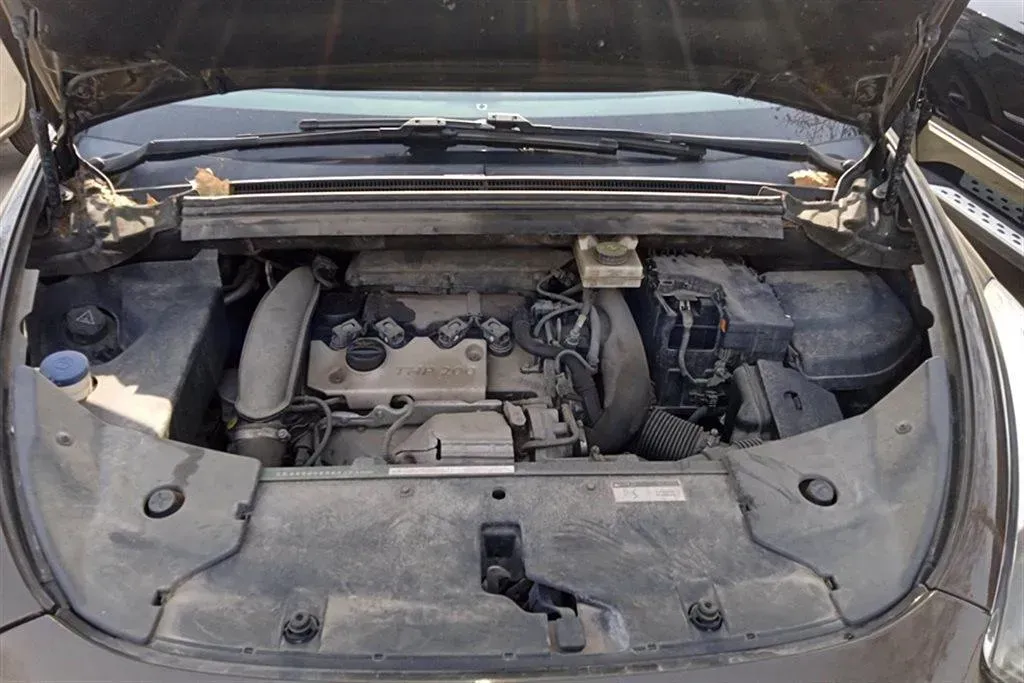 2014 DS 5 1.6T 200HP L4 6AT,autocango,china used car exporter,china ev exporter,chinese used car exporter,chinese used ev exporter