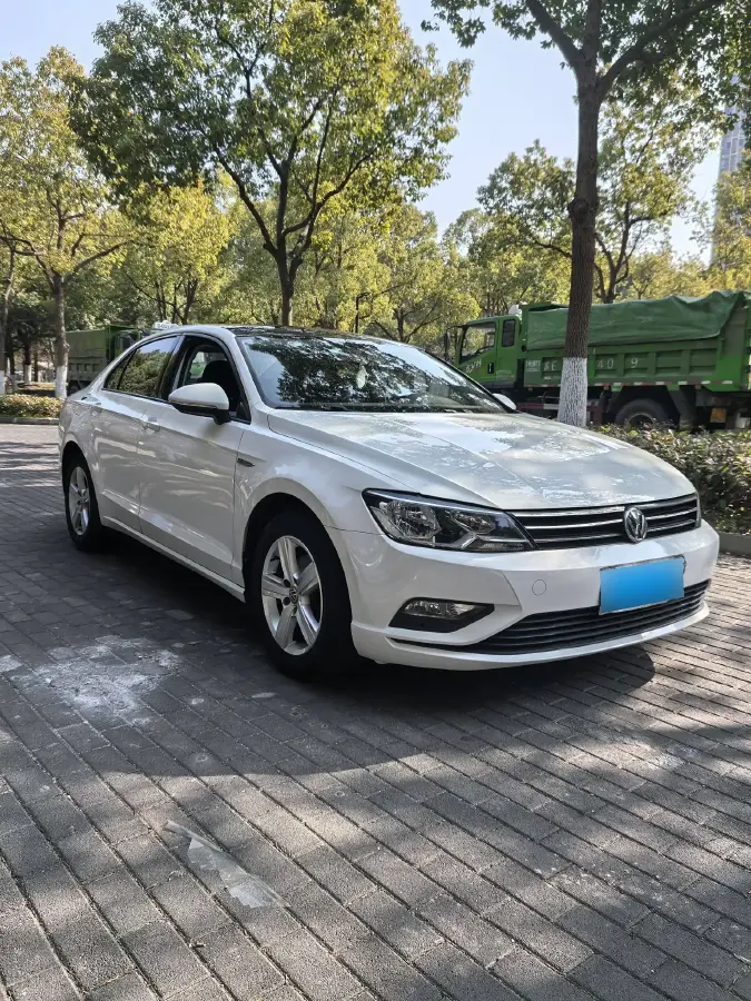 2015 Volkswagen Lamando 1.4T 131HP L4 7DCT