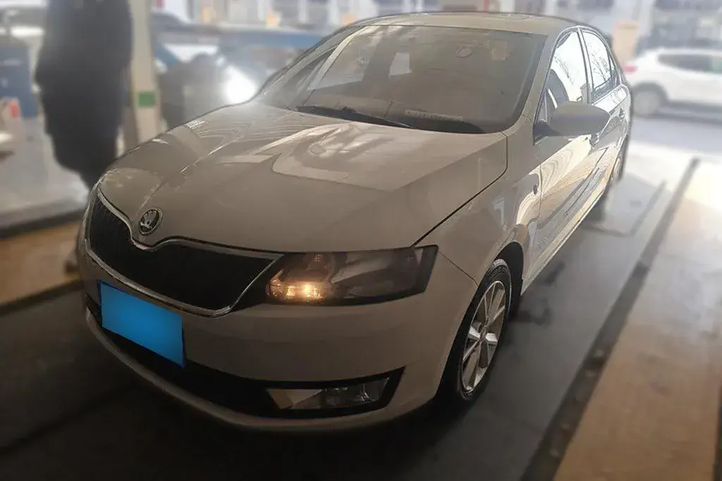2016 Skoda Rapid 1.6L 110HP L4 5MT