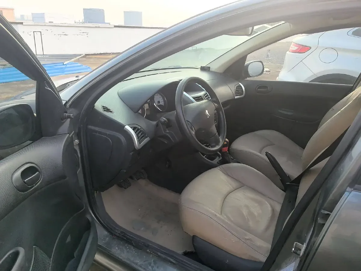 2010 Peugeot 207 1.4L 76HP L4 5MT,autocango,china used car exporter,china ev exporter,chinese used car exporter,chinese used ev exporter