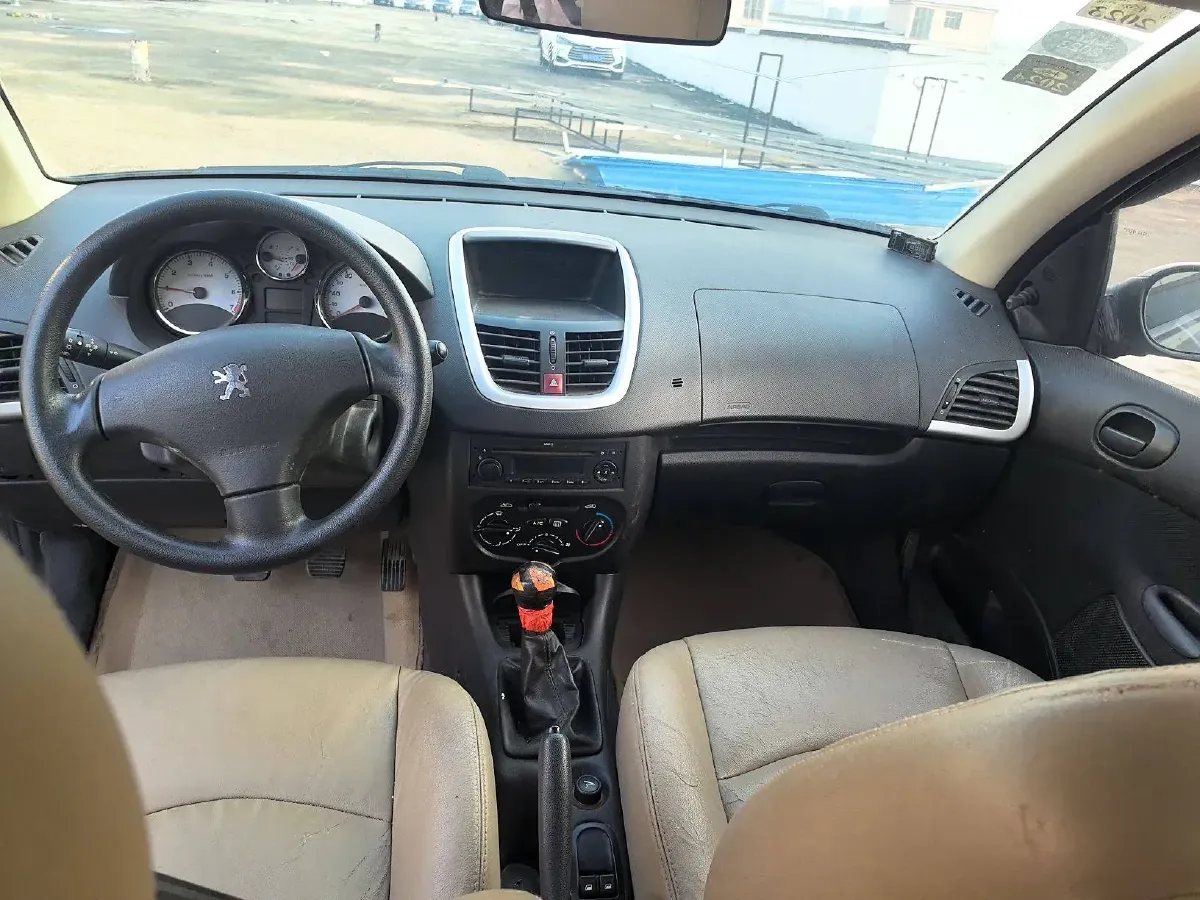 2010 Peugeot 207 1.4L 76HP L4 5MT,autocango,china used car exporter,china ev exporter,chinese used car exporter,chinese used ev exporter