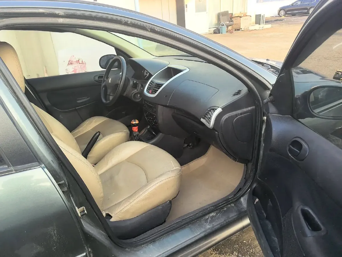 2010 Peugeot 207 1.4L 76HP L4 5MT,autocango,china used car exporter,china ev exporter,chinese used car exporter,chinese used ev exporter