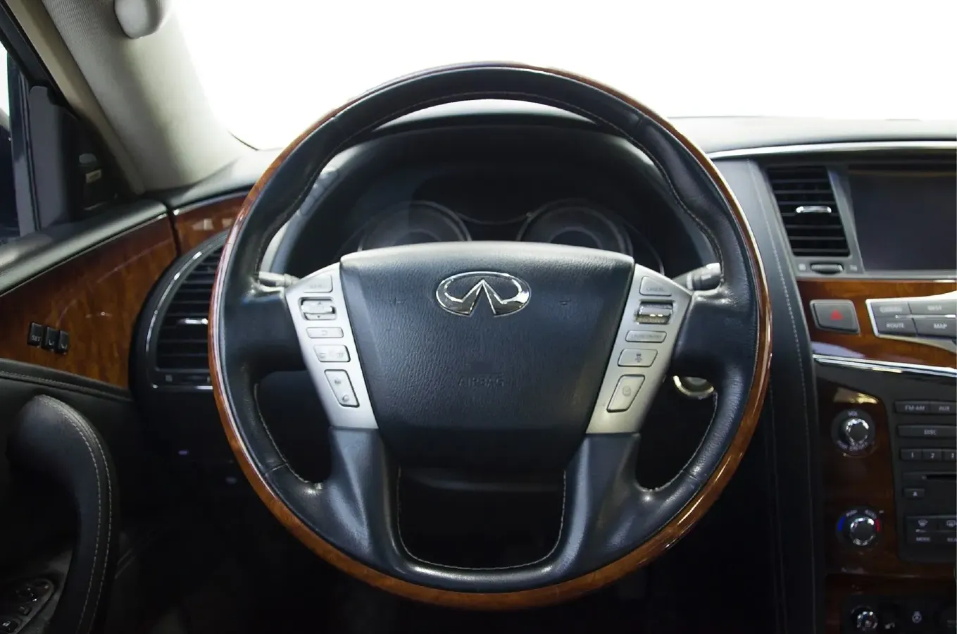 2016 Infiniti QX80 5.6L 398HP V8 7AT,autocango,china used car exporter,china ev exporter,chinese used car exporter,chinese used ev exporter