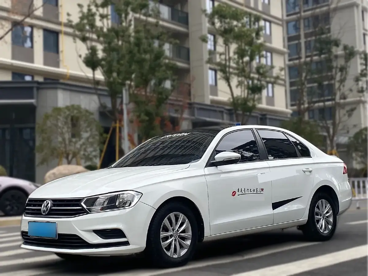 2017 Volkswagen Bora 1.6L 110HP L4 5MT