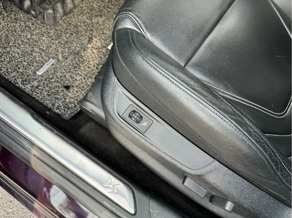 2014 DS 5 1.6T 163HP L4 6AT,autocango,china used car exporter,china ev exporter,chinese used car exporter,chinese used ev exporter