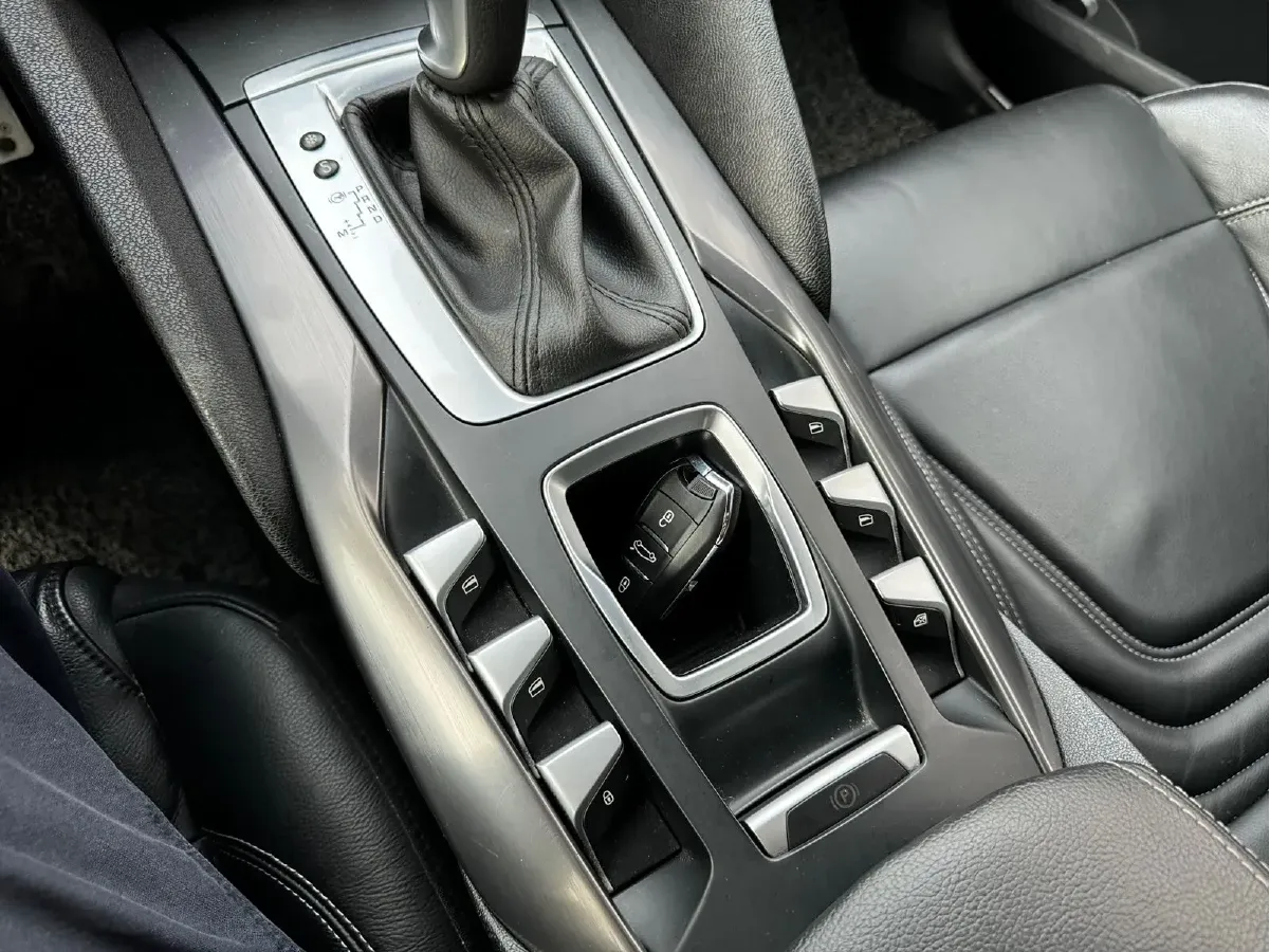 2014 DS 5 1.6T 163HP L4 6AT,autocango,china used car exporter,china ev exporter,chinese used car exporter,chinese used ev exporter