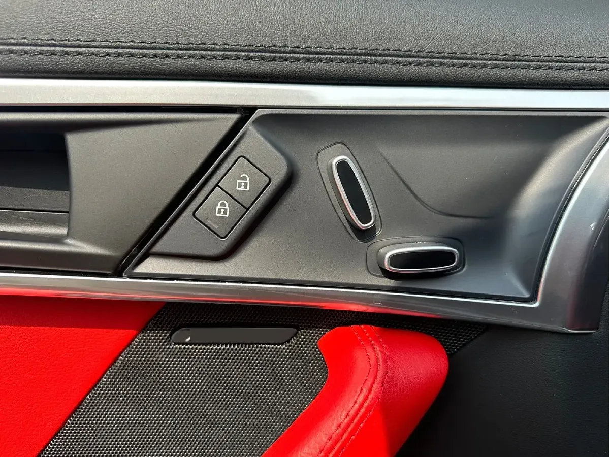 2021 Jaguar F-TYPE 2.0T 300HP L4 8AT,autocango,china used car exporter,china ev exporter,chinese used car exporter,chinese used ev exporter